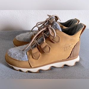 Sorel kinetic boots , tan and grey color , size 9